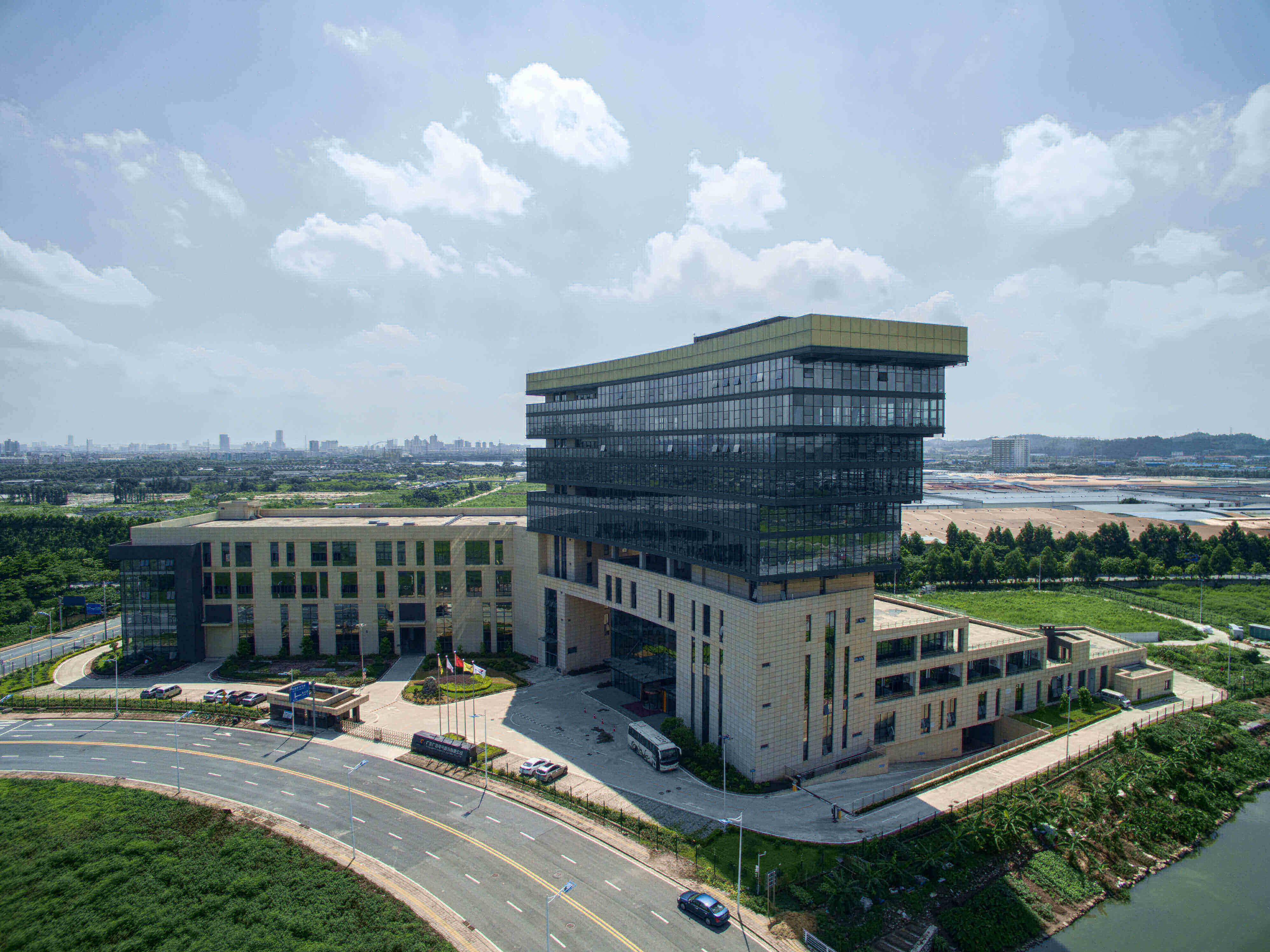 建筑工程（施工及設計咨詢）